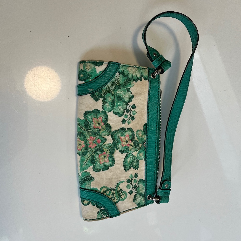 Burberry purse - spring/summer